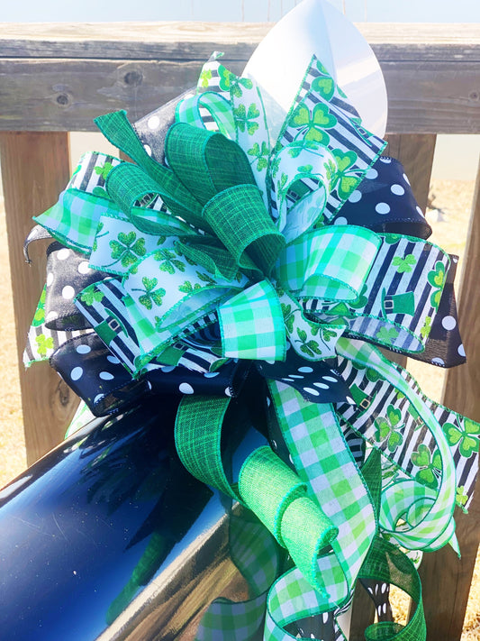 St Patrick’s Collection - St Pattys Bow, St Patrick’s Decor, St Patrick’s Day, Green Bow, Shamrocks, Shamrocks Bow, Mailbox Bow, Wreath Bow