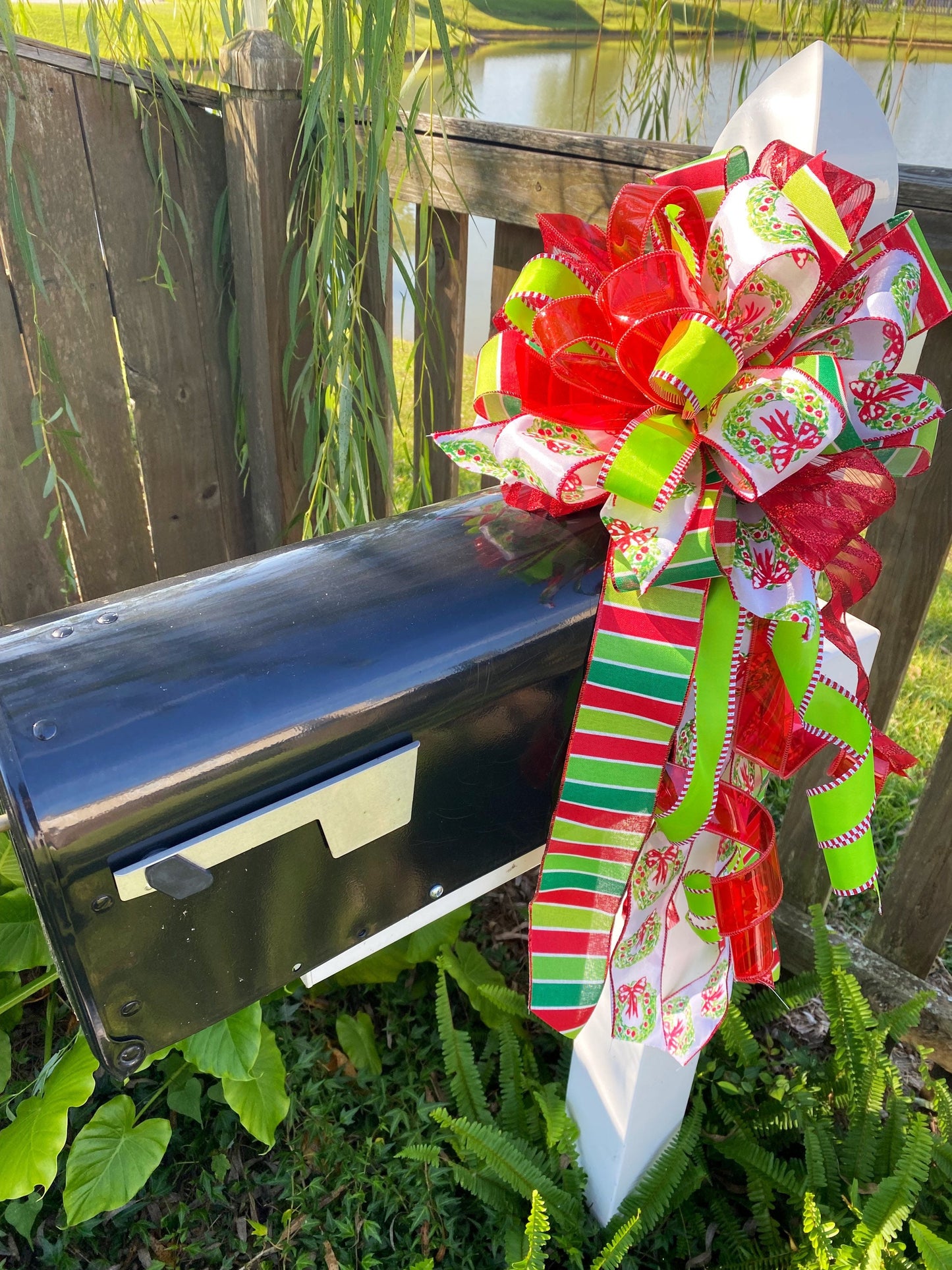 Christmas Bow in Red, White, and Green, Featuring Wreath and Jelly Ribbon. Perfect for Mailbox, Door, and Wreath.