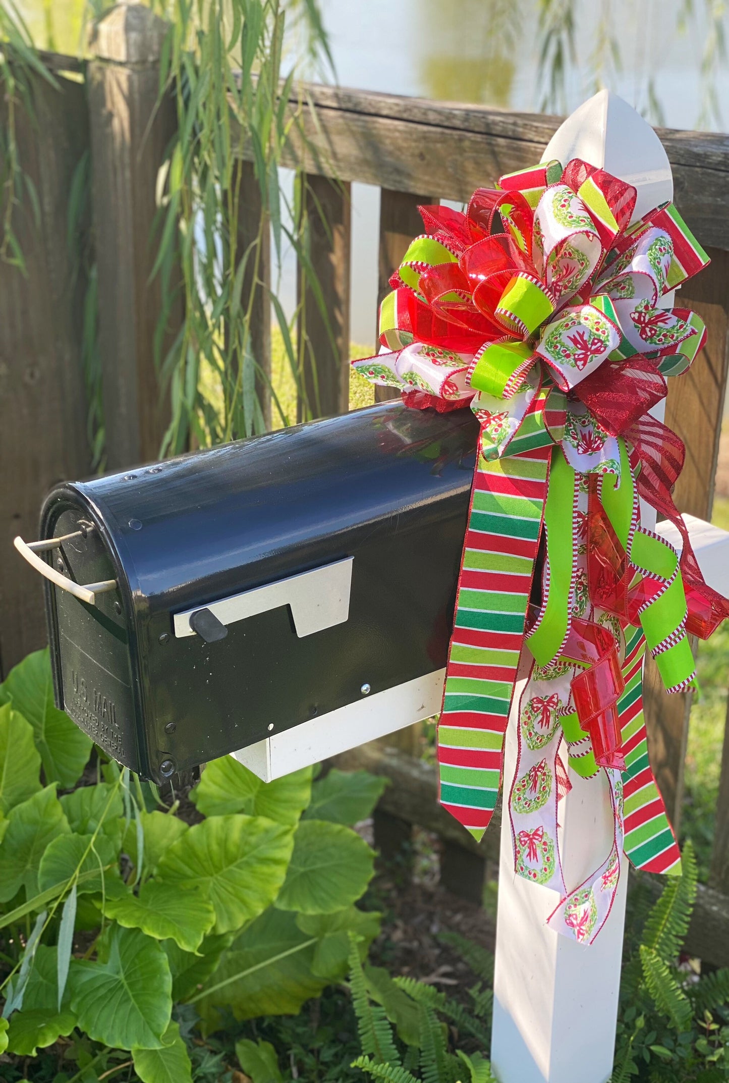 Christmas Bow in Red, White, and Green, Featuring Wreath and Jelly Ribbon. Perfect for Mailbox, Door, and Wreath.